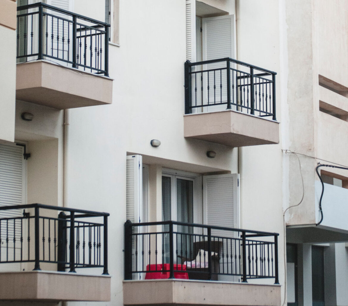 Jak ustawić drzwi balkonowe?