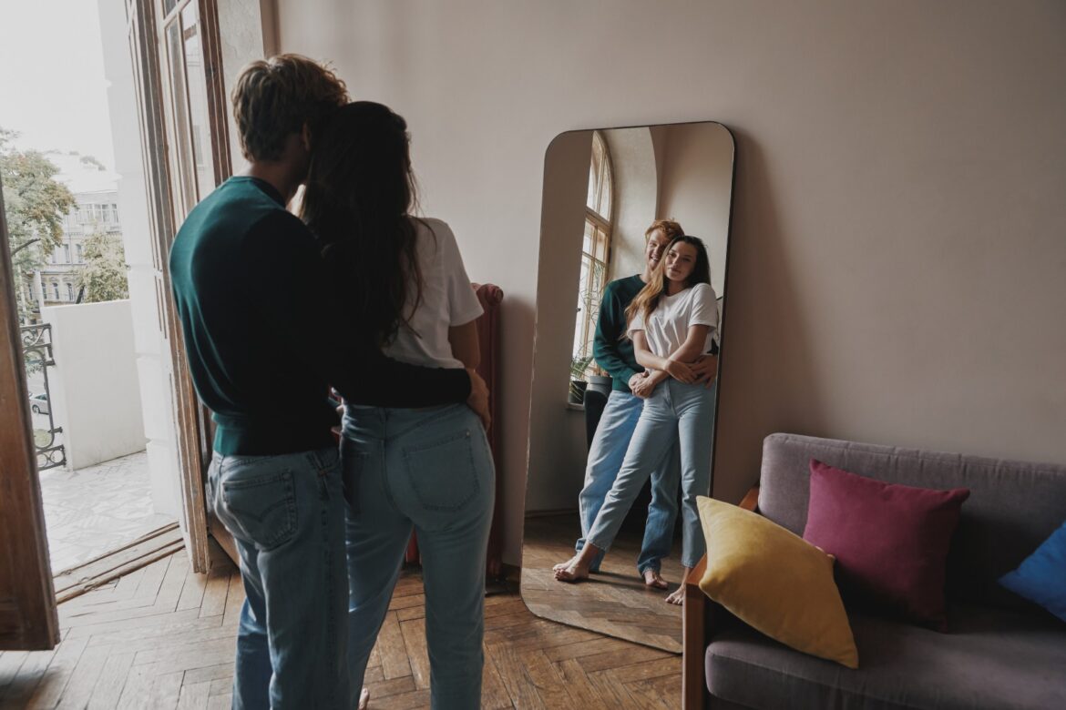 Lustra w aranżacji wnętrz: praktyczne i stylowe rozwiązania dla każdego pomieszczenia