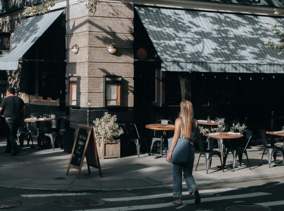 Markizy tarasowe a oszczędność energii – jak zmniejszyć koszty chłodzenia domu?